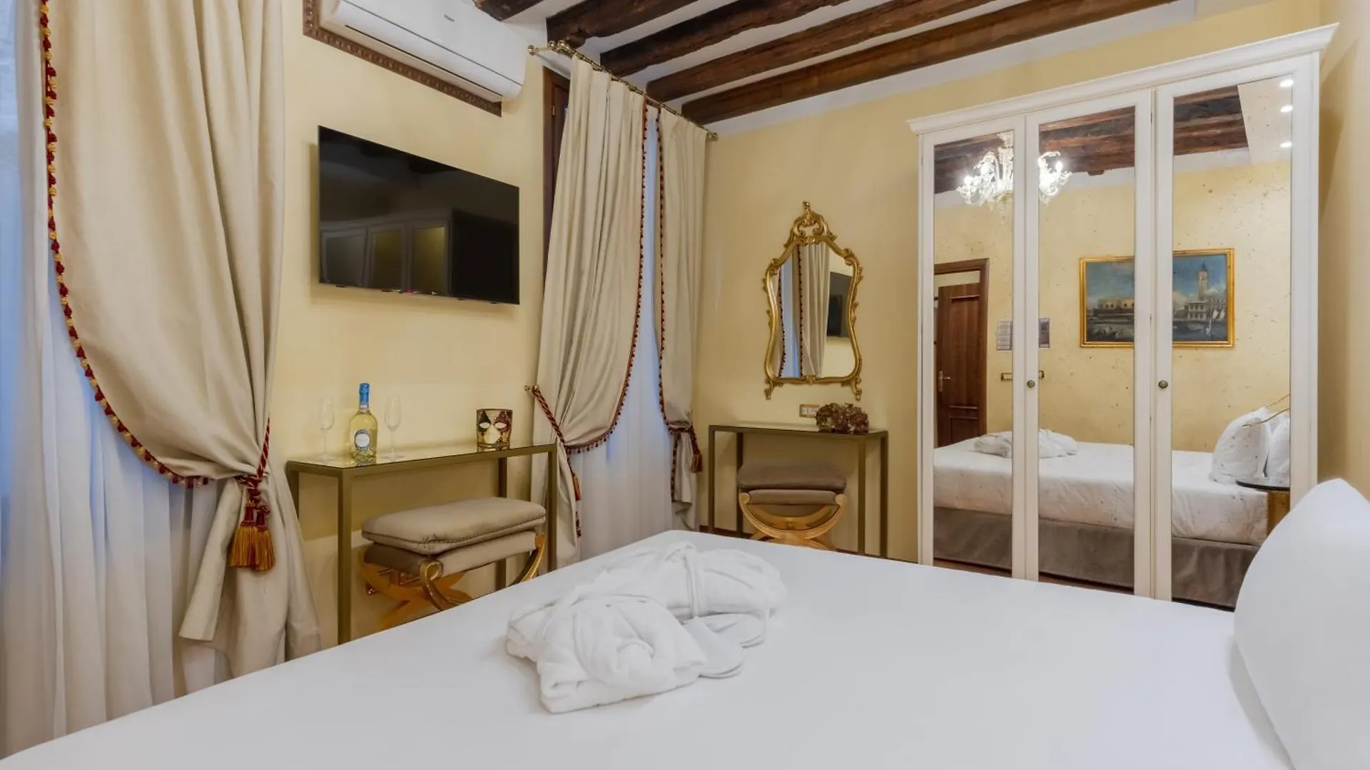 Ca Dell'Arte Suite Venecia 0*,  Italia